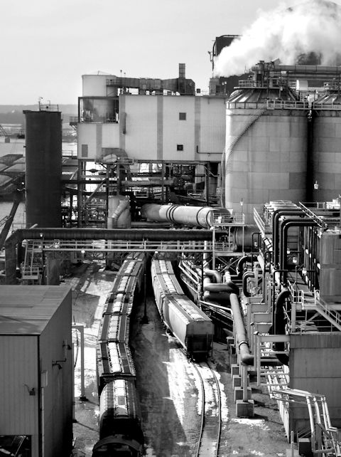 Tanker cars carrying ethanol from the Archer Daniels Midland Peoria facility travel north along the Illinois River. The Iowa Interstate Railroad connects Peoria on track running along the river to Bureau, LaSalle and Chicago.